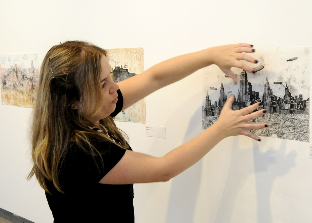 A artista plástica Lígia Rodrigues apresenta suas técnicas