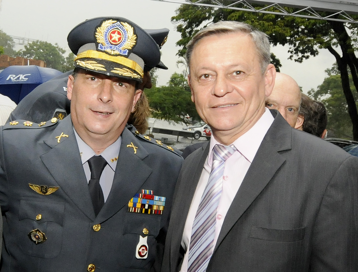 Cel. Carlos de Carvalho com o prefeito Pedro Bigardi