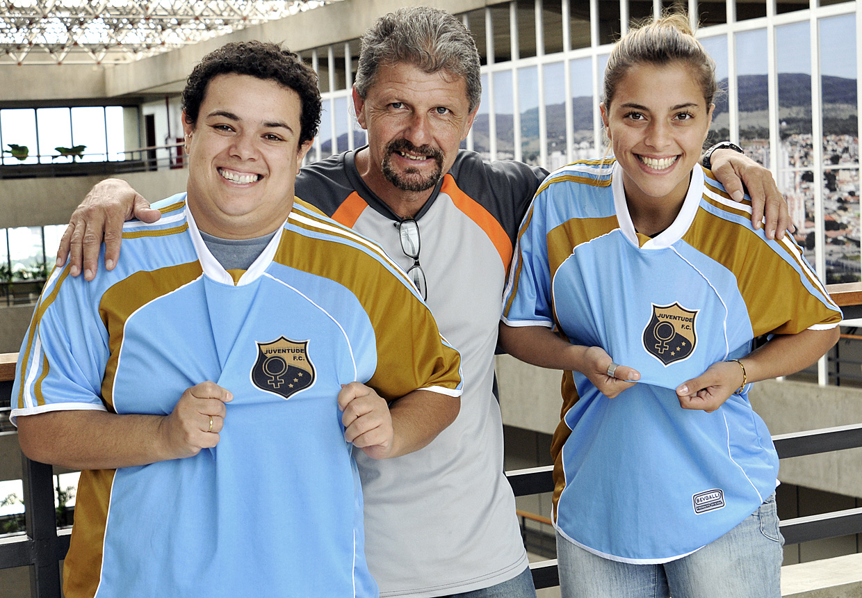 Guga, Marcos Pinheiro e a artilheira Bila: nova equipe no futsal feminino