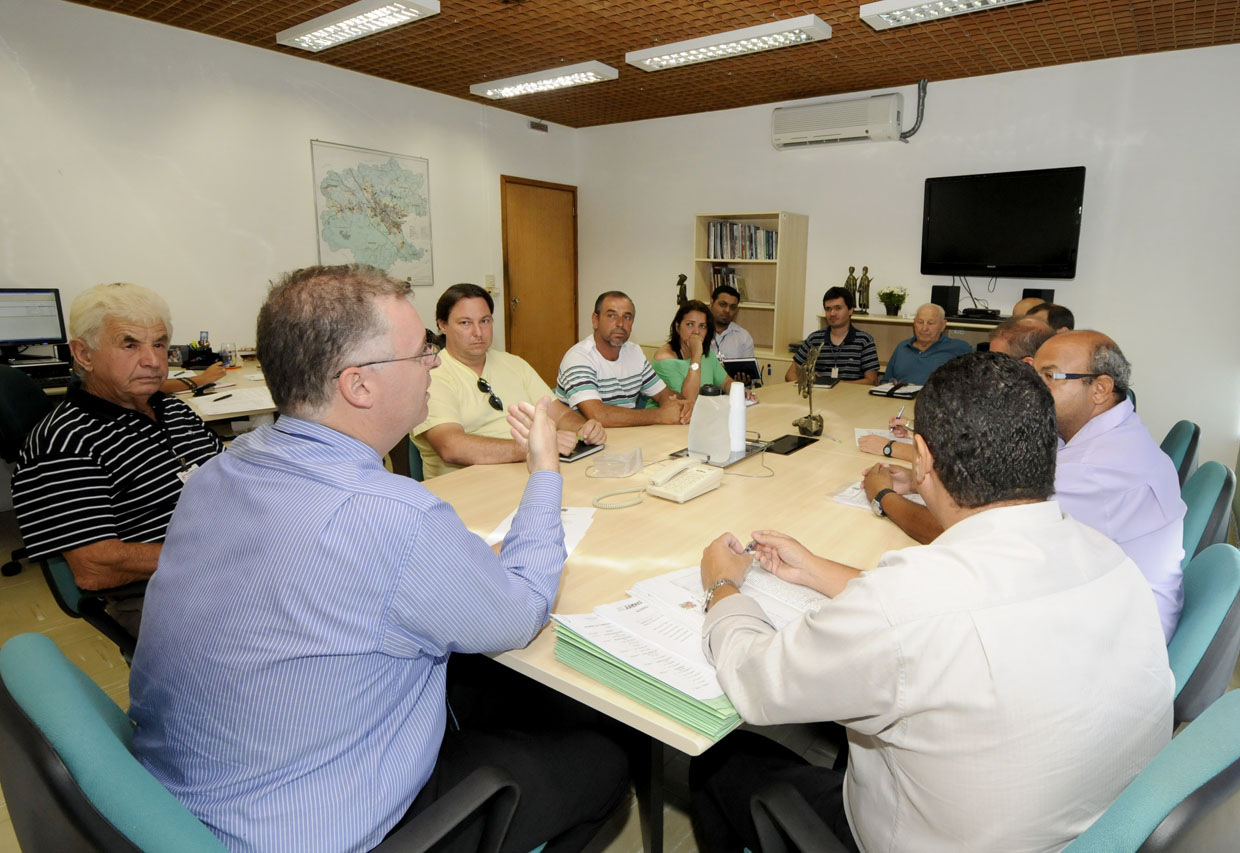 Integrantes da comissão e representantes de secretarias e da Guarda Municipal