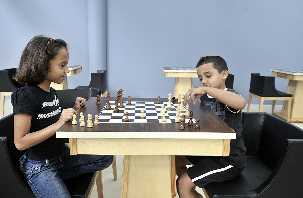 Prática do xadrez é incentivada na biblioteca municipal