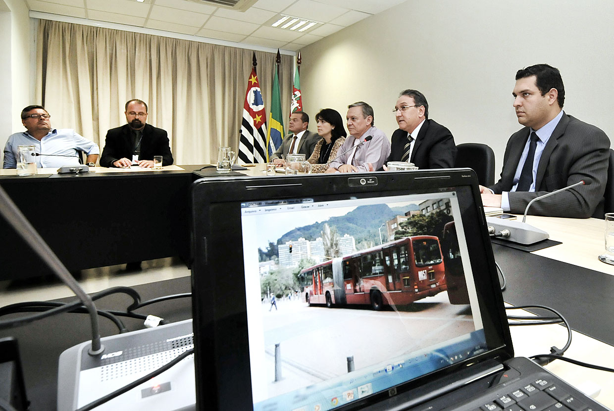 BRT: prefeito e secretários explicaram sobre o sistema de Bogotá