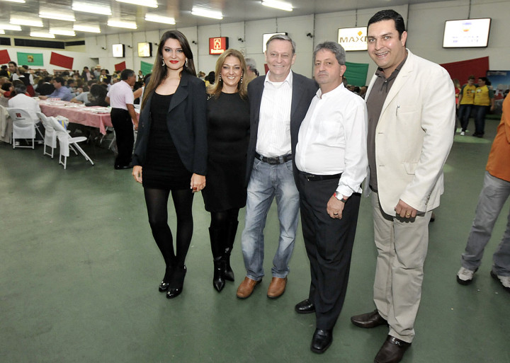 Pároco Carlos Cigolini, Cristiano Guimarães, o prefeito e família