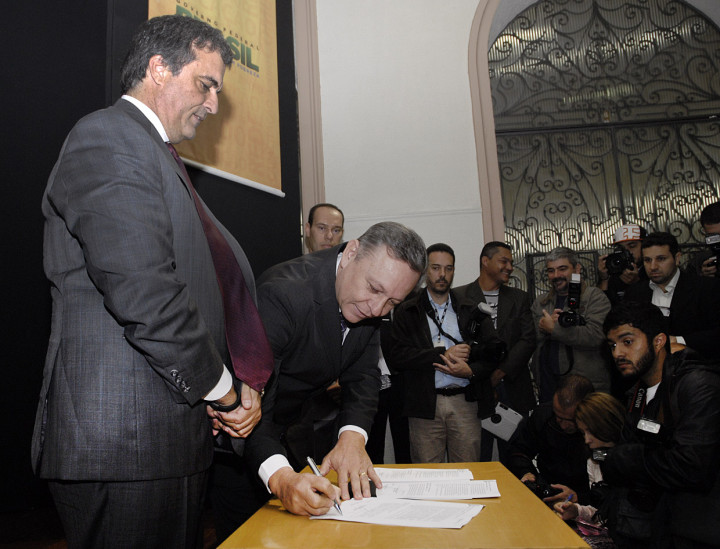Prefeito Pedro Bigardi assina convênio ao lado do ministro da Justiça