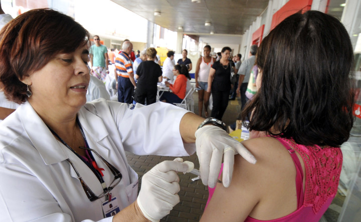 Funcionários da Saúde continuam a imunização: atenção total