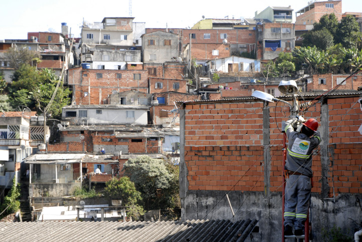 Equipes revitalizam as redes elétricas e de iluminação do Jd. São Camilo