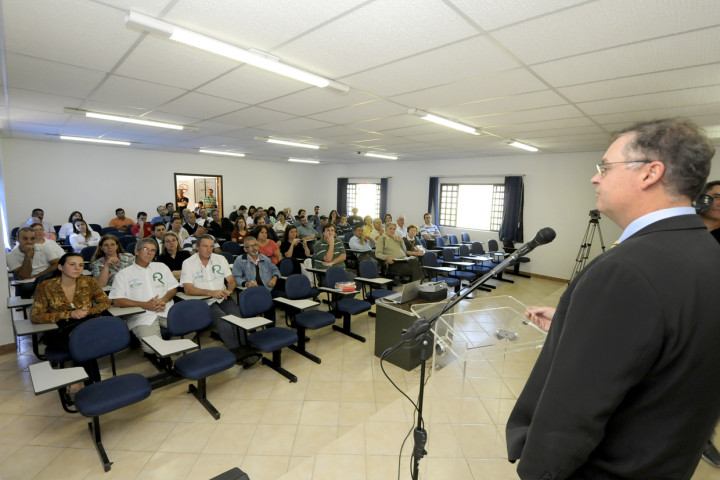 Marcos Brunholi: Prefeitura enfatiza importância de incentivar produtores