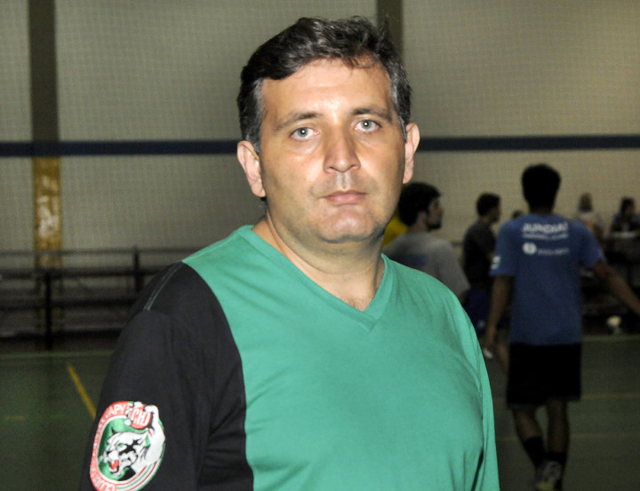 Alan Primo é o técnico da equipe masculina de handebol