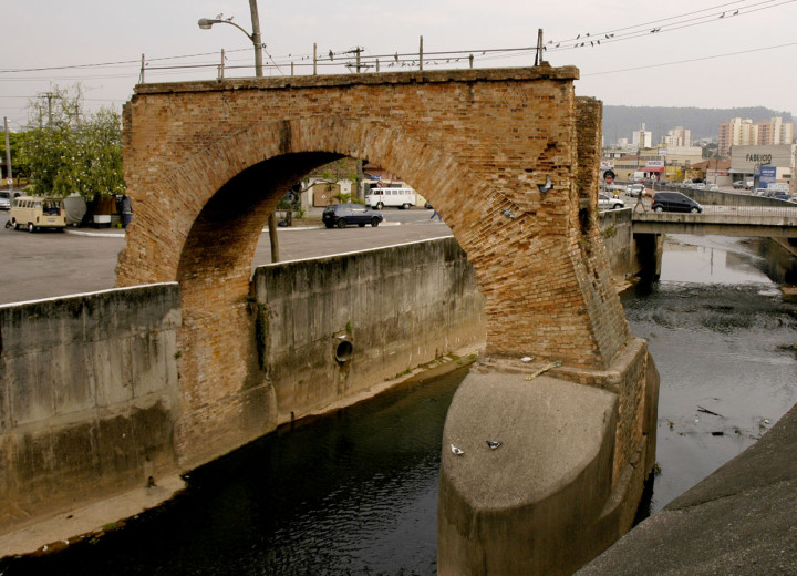 Ponte Torta é uma das atrações do livro