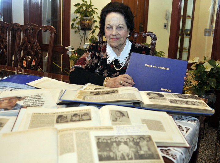 Recordações: A fundadora da Feira guarda jornais e fotos dos tempos áureos do evento