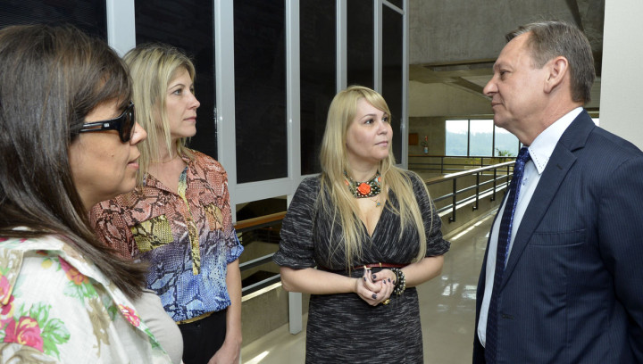 A delegada foi recebida por Mônica Barranqueiros e pelo prefeito Pedro Bigardi