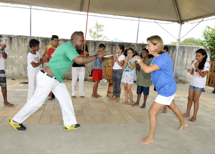 A primeira-dama jogou capoeira com as crianças