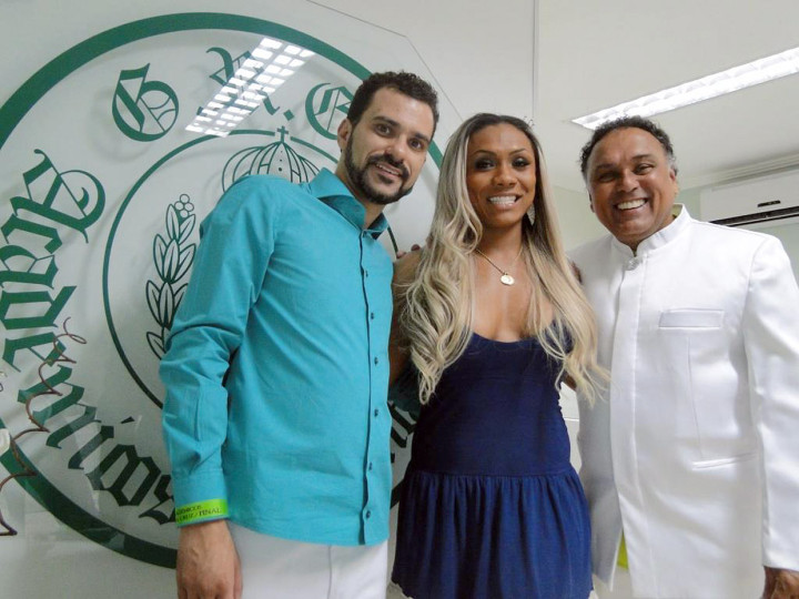 Willian, Priscila e Paulinho, durante visita à escola carioca