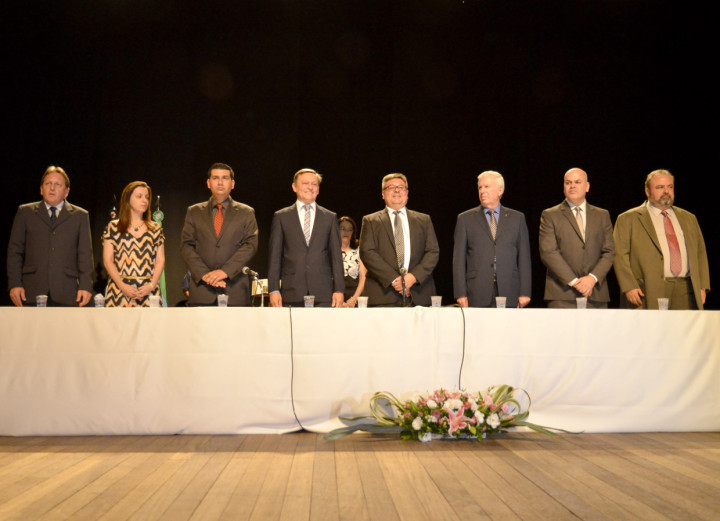 O prefeito Pedro Bigardi participou da cerimônia de entrega dos títulos