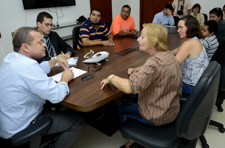 Secretário recebeu grupo de pais para reunião no Paço