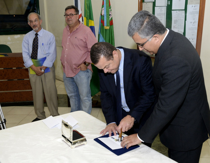 José Carlos Pires participa da solenidade de lançamento do selo da Câmara