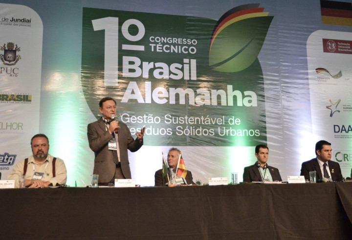 O prefeito Pedro Bigardi destacou que questão dos resíduos pode ser pensada de maneira regional