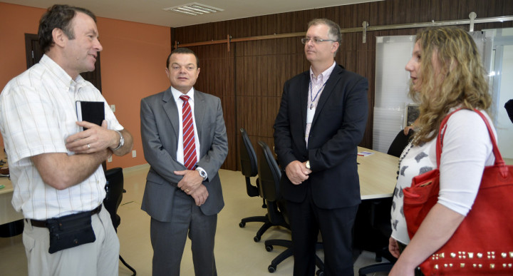 O secretário José Carlos Pires recebeu os visitantes em nome do prefeito