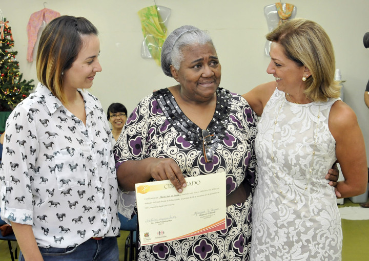 Emocionada, Maria José recebeu seu certificado