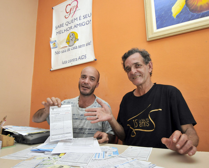 Sérgio e o voluntário Edson Scabio: dívidas quitadas