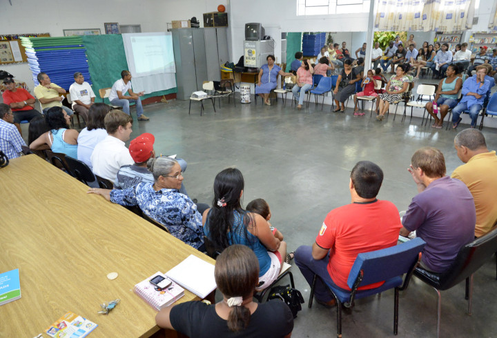 Moradores do São Camilo acompanham apresentação da Fumas e Senac