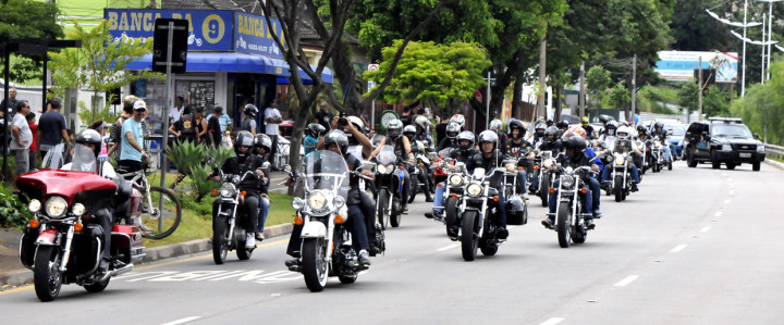Motociclistas partem todos da Banca da Nove