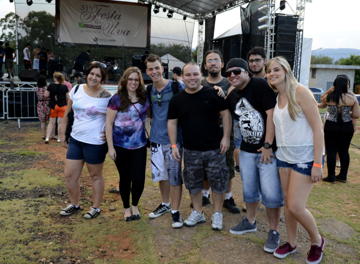 Turma de amigos se reuniu para curtir o primeiro Dia do Rock na Festa da Uva