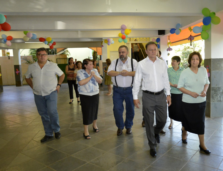 As irmãs vicentinas acompanharam o prefeito pelas instalações do Centro