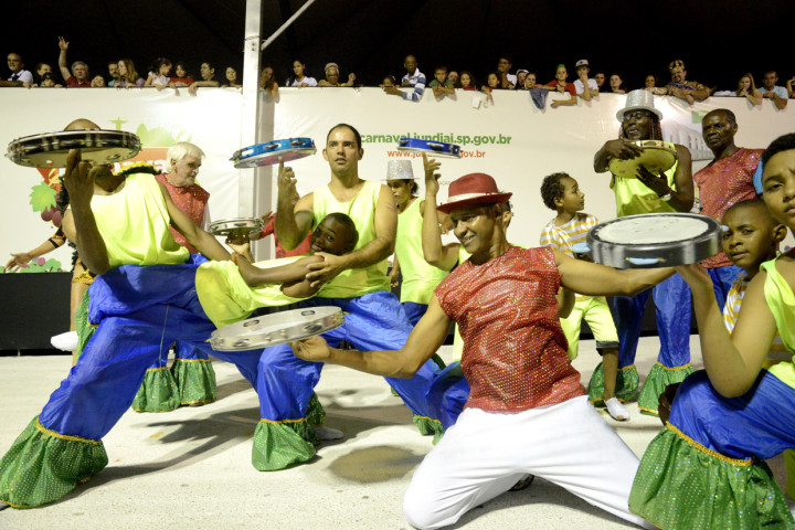 Carnavalescos mostram belo espetáculo
