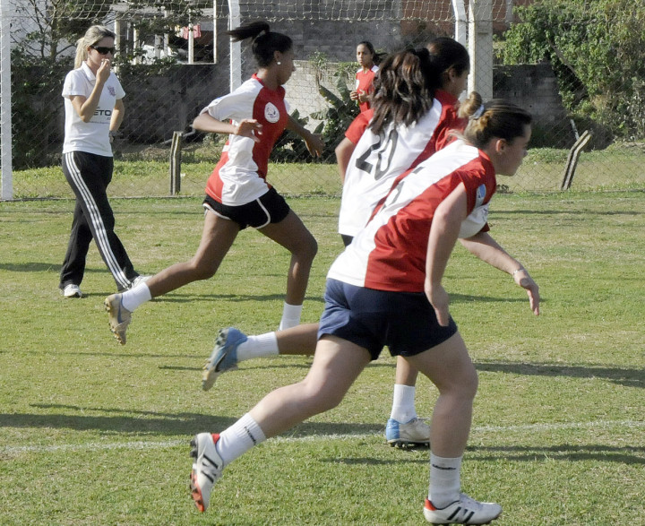 Tatisa Zonaro comanda o futebol feminino em Jundiaí