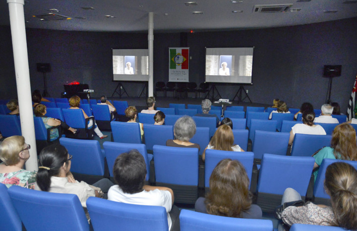 Público também assistiu ao filme “O tigre e a neve”, de Roberto Benigni
