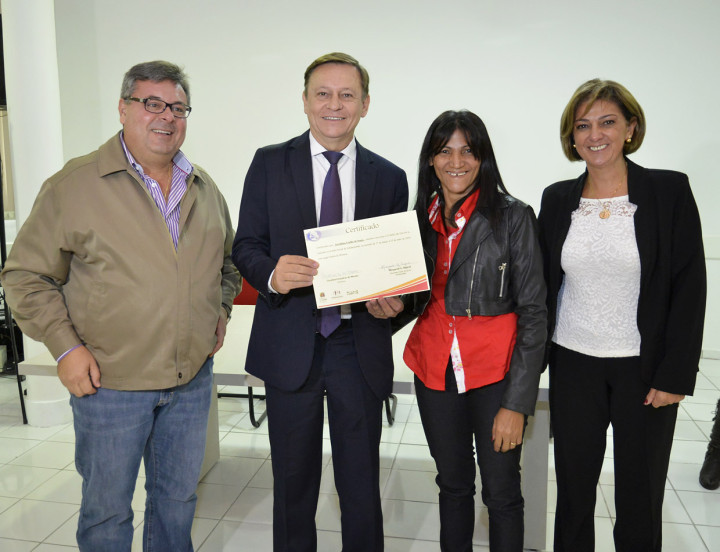 O prefeito Pedro Bigardi participou da entrega dos certificados