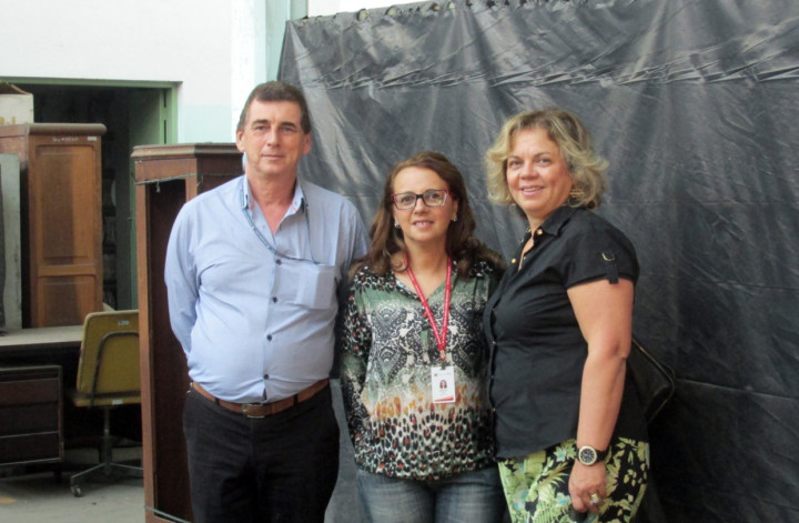 A diretora Maria Angélica (no centro) com os representantes da estação Mooca