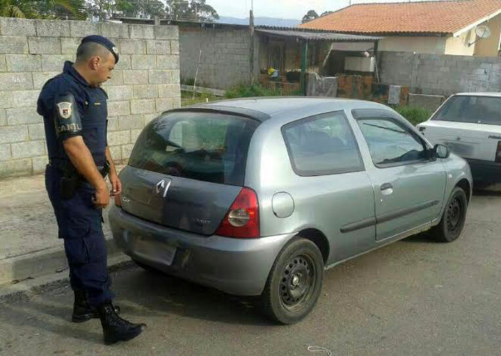 Veículo Clio foi roubado na rodovia Geraldo Dias