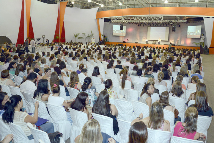 Simpósio, em novembro, reuniu centenas de profissionais da Educação