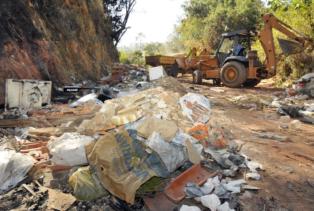 Limpeza: grande quantia de resíduos foi recolhida nesta terça-feira