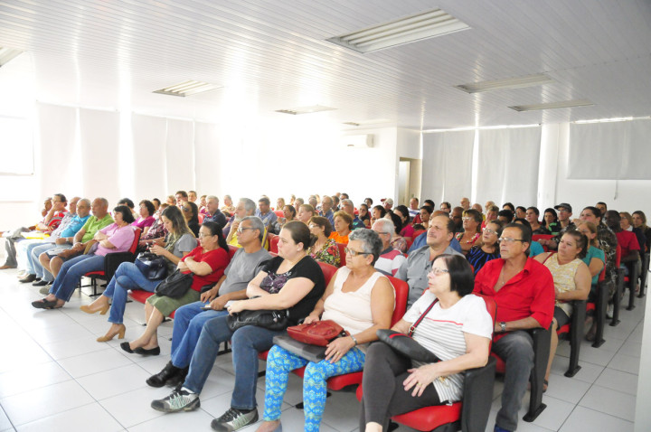 Público lotou o auditório do NIS: cuidados básicos controlam o diabetes