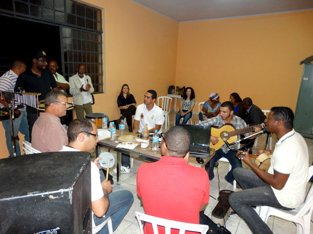 Músicos do Projeto Sambação durante ensaio do Samba na Praça, no Clube 28 