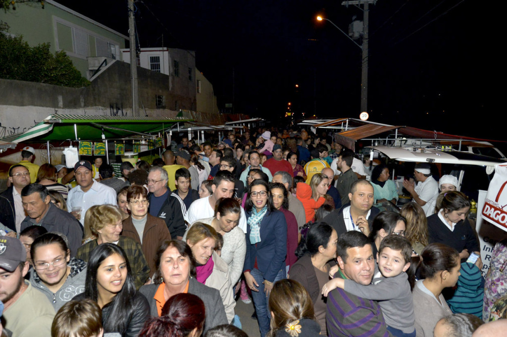 Muita gente no Eloy Chaves: ampliação dos Varejões Noturnos