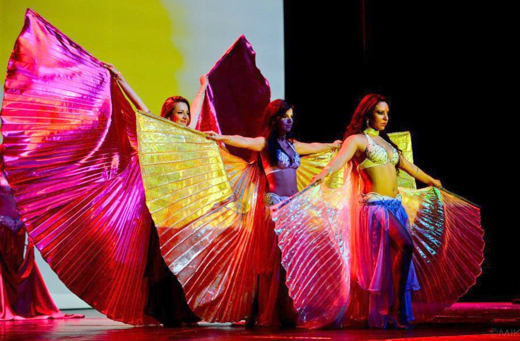 Apresentação do Portal do Egito conta com 80 bailarinas