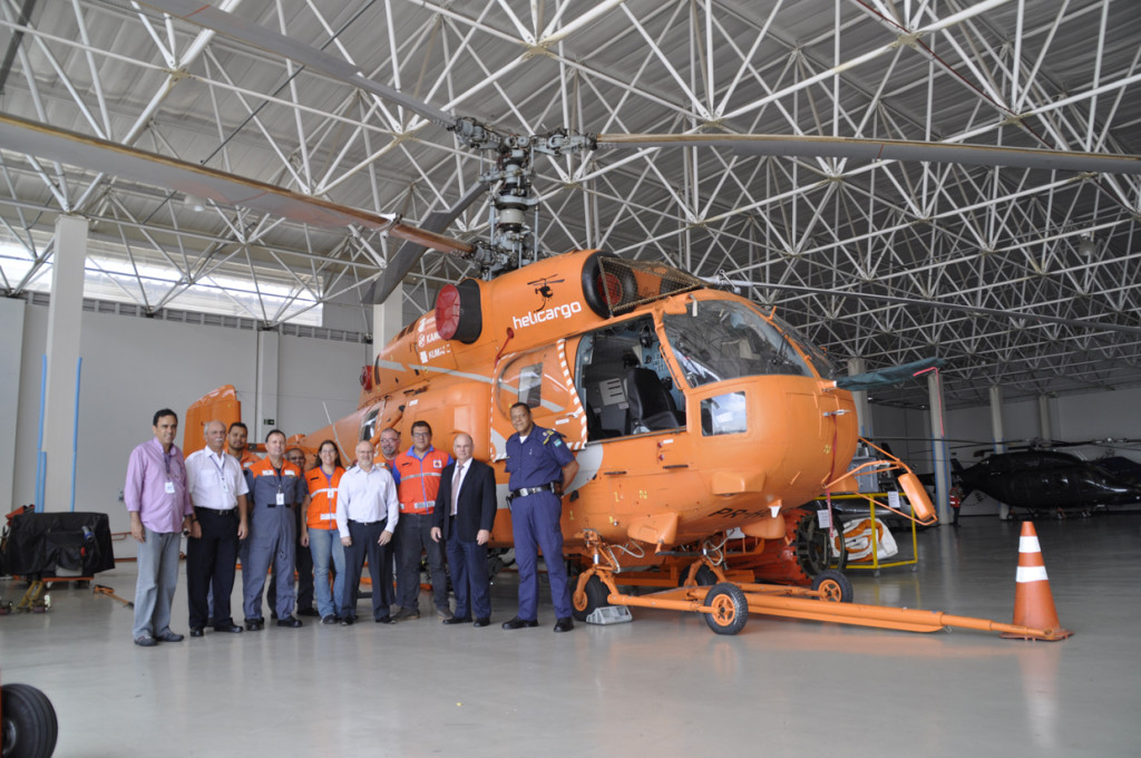 Representantes da Prefeitura conferem helicóptero KA32