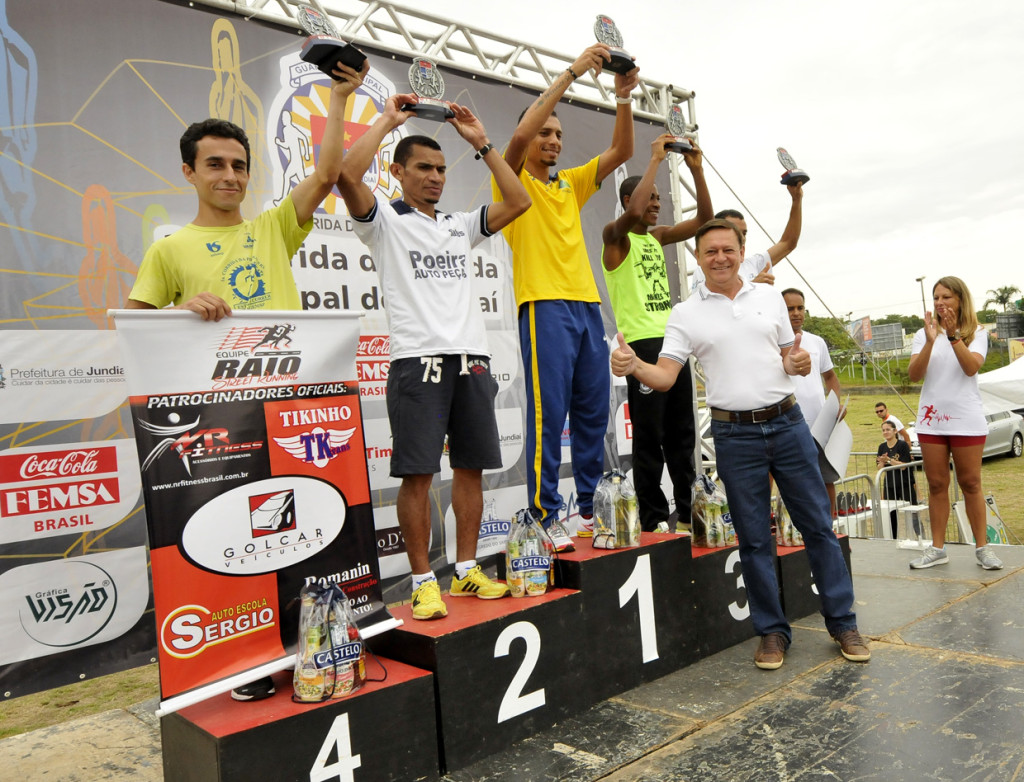 Prefeito Pedro Bigardi entregou os troféus aos vencedores da prova de 10km