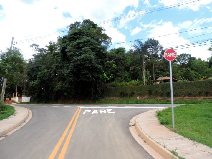 Avenida no Corrupira: pavimentação e sinalização