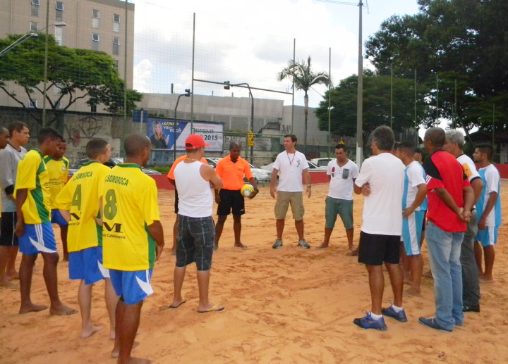 Diretor de esportes João Guilherme Maffia conversa com as equipes