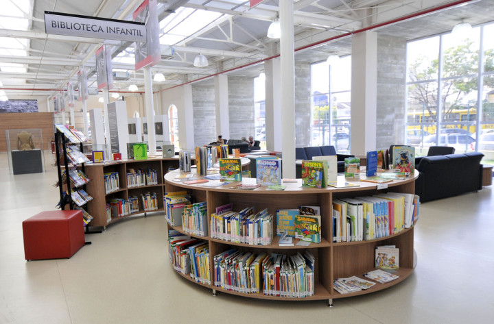 Biblioteca municipal recebe em média 5,5 mil pessoas por mês