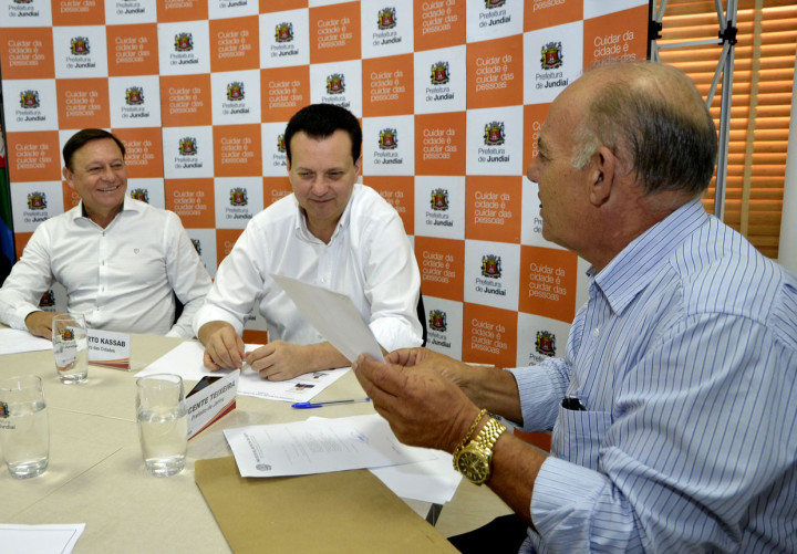 Pedro Bigardi e Gilberto Kassab com o prefeito de Jarinu, Vicente Cândido: atenção regional