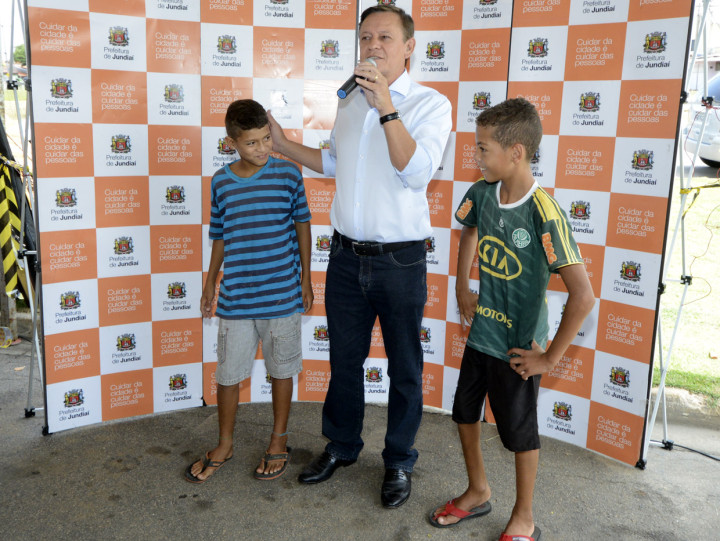 O prefeito falou em evento no Novo Horizonte com moradores-mirins do bairro