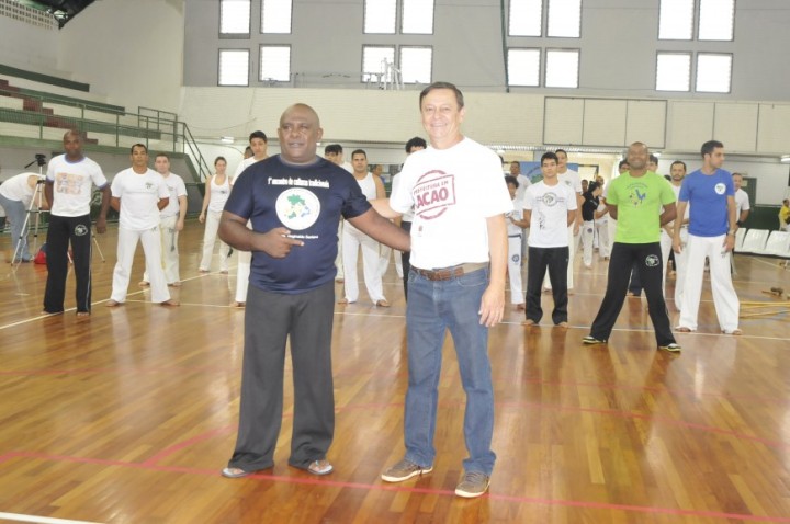 Prefeito e mestre Kauê no Romão de Souza: esporte em alta