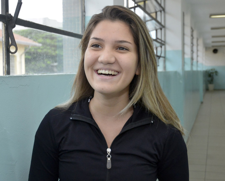 Mikaela, 16 anos, sonha fazer faculdade de Medicina