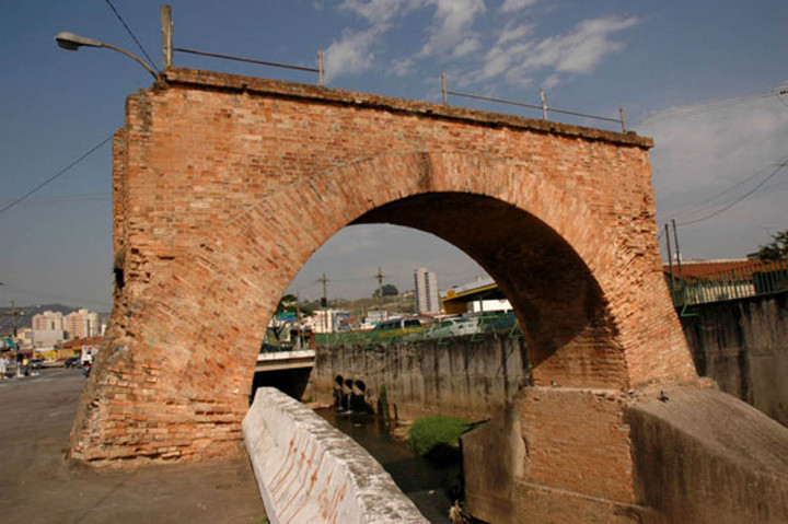 Monumentalidade da Ponte Torta: passagem simbólica para a 